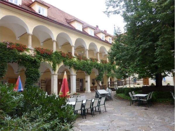 SCHLOSS SANKT MARTIN 4